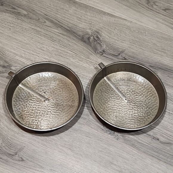 GUC Vintage Bake King Made In USA Tin Set of 2 Pie Plates - Picture 1 of 6